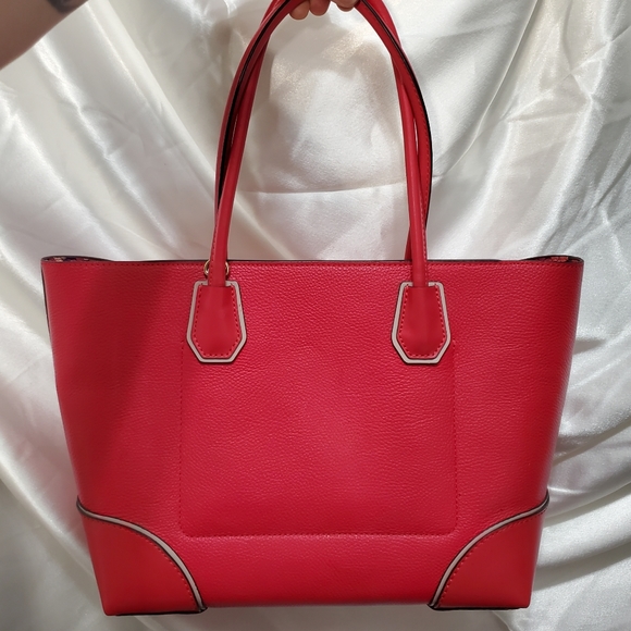 Michael Kors LG Red Pebbled Leather Tote Handbag Gold Lock Charm. F-103. - Picture 7 of 12